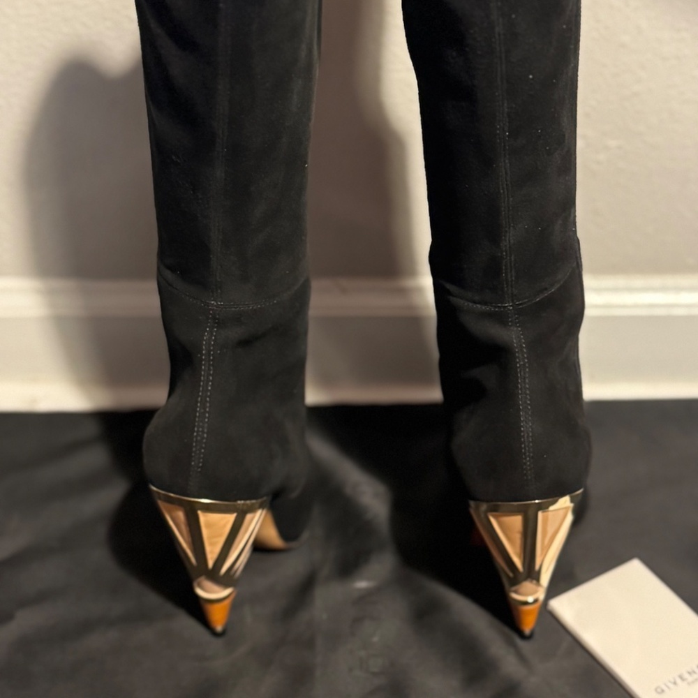 Boots - Picture 4 of 11